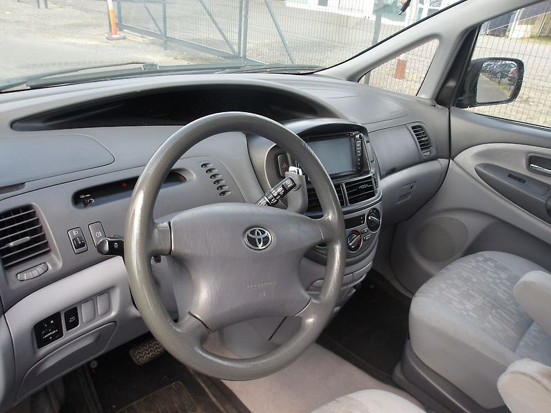 Toyota Previa 2,4i 7 MÍST AUTOMAT !! - fotka 15 z 27