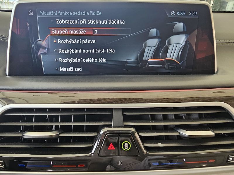 BMW Řada 7 750d xDrive - fotka 35 z 37