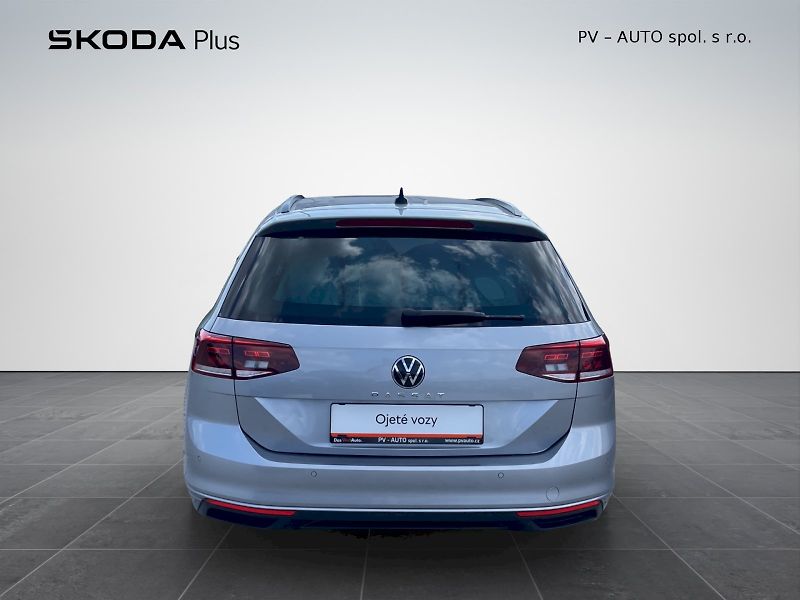 Volkswagen Passat (2021) 1.5 TSI 110 kW DSG Business - fotka 28 z 34
