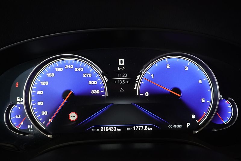 BMW Řada 5 530 D SPORTLINE AUTOMAT - fotka 19 z 28