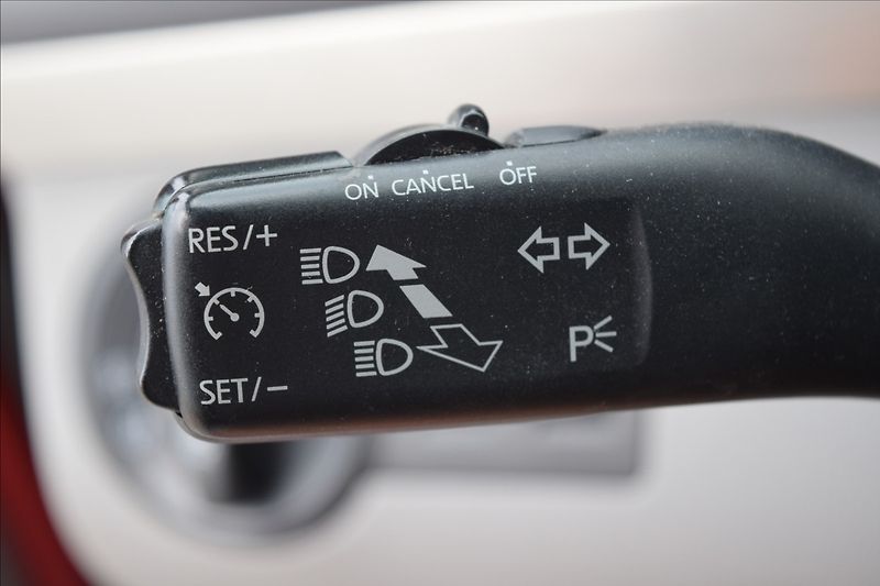 Volkswagen Touran 1,9 TDI 77KW AUTOMAT PO STK - fotka 35 z 46