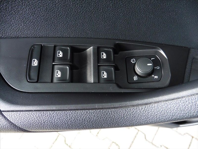 Škoda Karoq 2,0 TDi Style 4x4 DSG, nové ČR - fotka 16 z 24