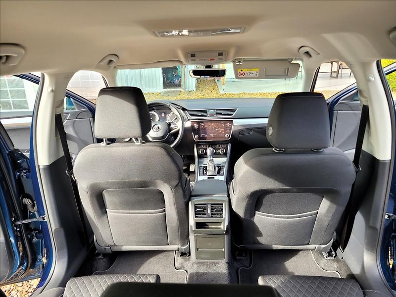Škoda Superb 1,4 TSI,PHEV,DSG,LED,NAVI,VÝHŘ - fotka 40 z 47