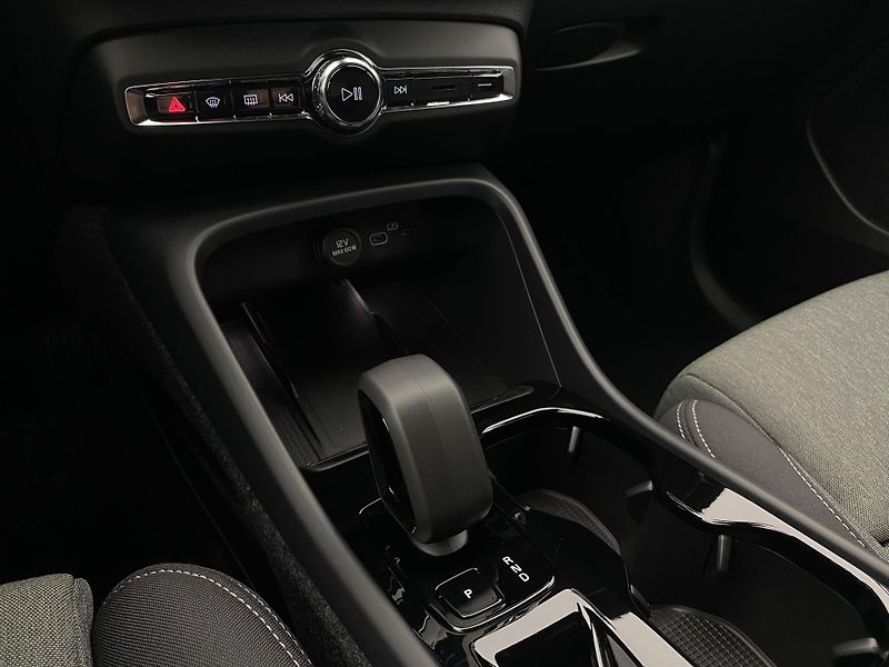 Volvo XC40 (2025) B3 AUT DARK PLUS - fotka 35 z 64