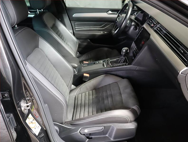Volkswagen Passat (2021) 2.0 TDI, Automat, Kůže, Navi - fotka 9 z 31