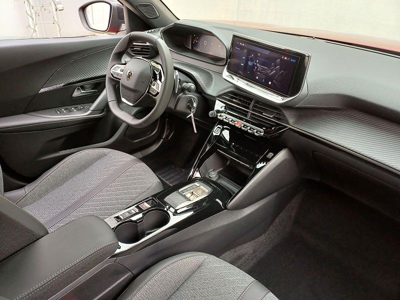 Peugeot 2008 (2026) ALLURE Hybrid 110 e-DCS6 - fotka 12 z 16