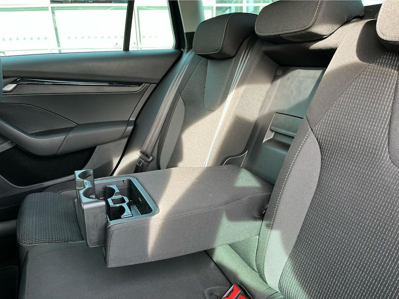 Škoda Octavia 1.5 TSI 85 kW SELECTION - fotka 24 z 28