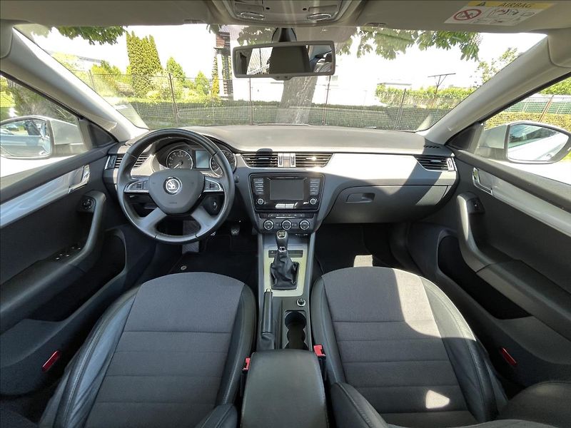 Škoda Octavia 1,4 TSi 103 kw Elegance  Xenon - fotka 15 z 46