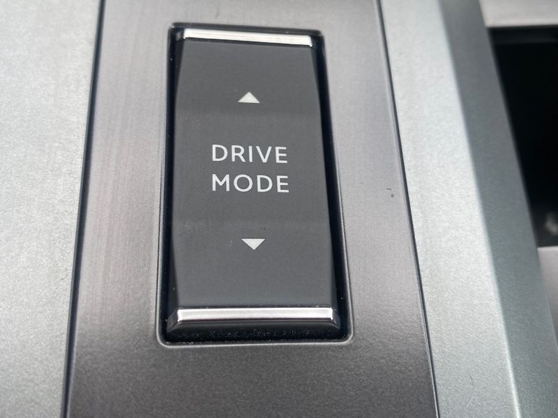 Opel Grandland (2025) GS Hybrid 1,2 Turbo (100kW) - fotka 25 z 37