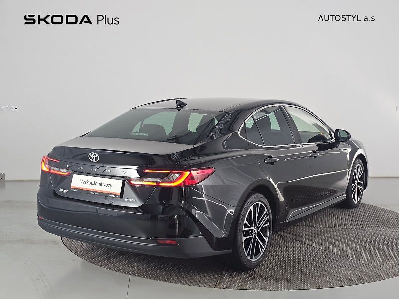 Toyota Camry (2025) 2.5HEV 230k PRESTIGE - fotka 2 z 27