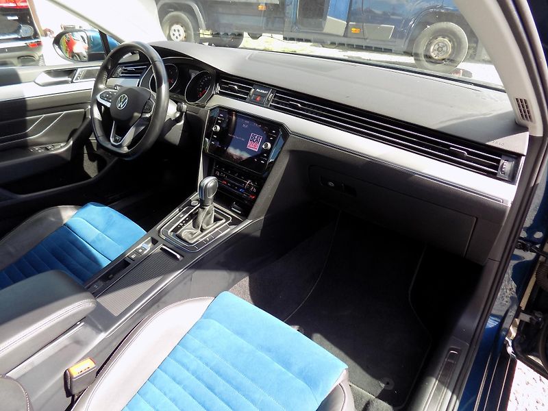 Volkswagen Passat 2,0 TDI R-LINE, MATRIX, ALCAN. - fotka 30 z 42