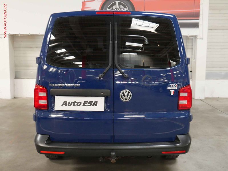 Volkswagen Transporter (2016) 2.0TDi 9míst, ČR, 110kW, AC - fotka 5 z 19