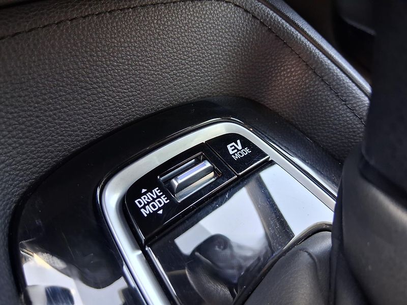 Toyota Corolla GR DYNAMIC JBL 2.0 Hyb. 144 kW - fotka 20 z 31