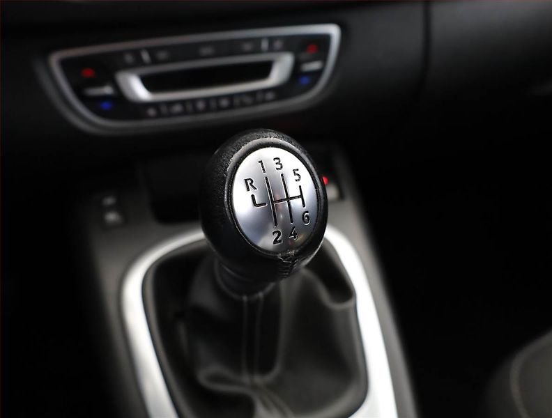 Renault Grand Scénic (2016) 1.2 TCe, Tempomat - fotka 12 z 14