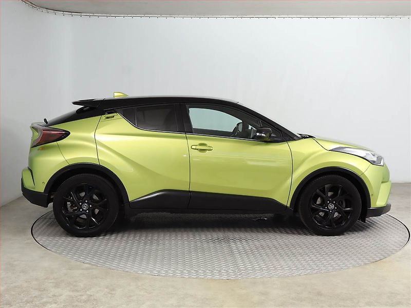 Toyota C-HR (2019) 1.8 Hybrid - fotka 6 z 18