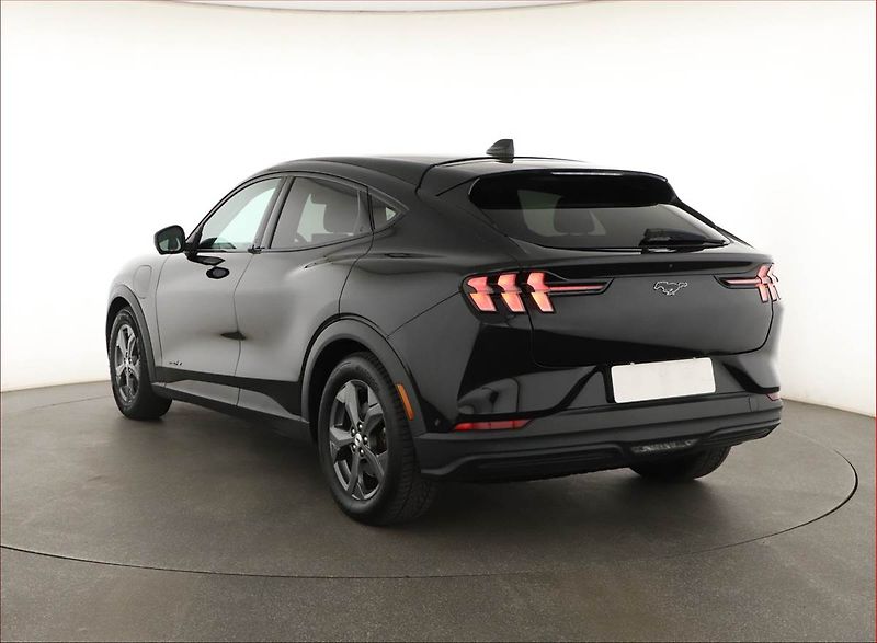 Ford Mustang Mach-E (2021) Standard Range RWD, SoH 94% - fotka 4 z 26