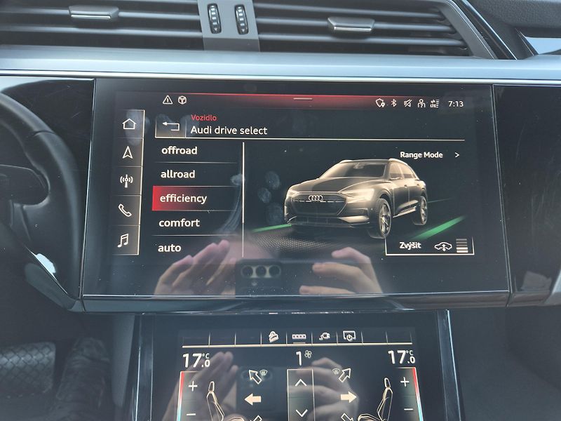 Audi e-tron 55 QUATTRO 300kw S LINE SOH92% - fotka 25 z 44
