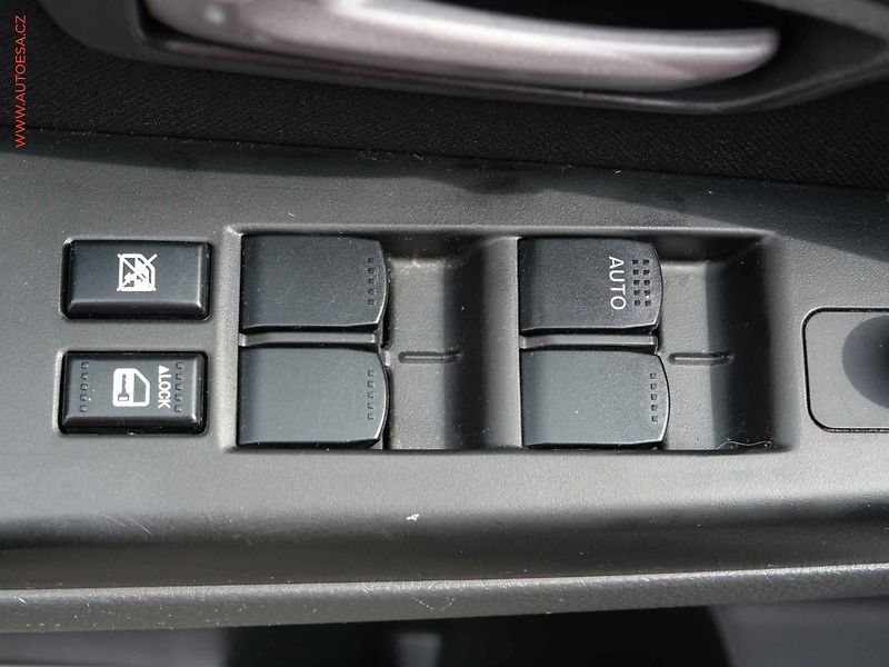 Suzuki SX4 (2008) 1.6i, ČR, AC, výhřev sed - fotka 11 z 16