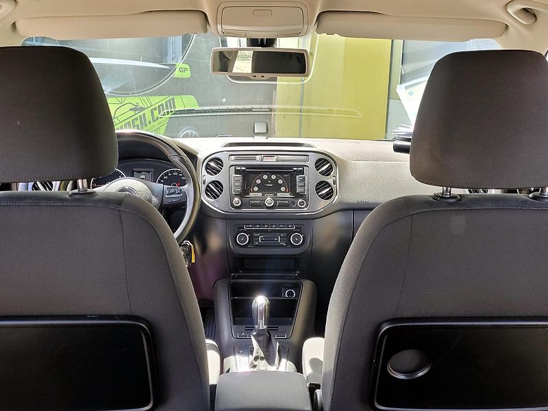 Volkswagen Tiguan 2,0 TDi DSG 4motion SERV.KNÍŽK - fotka 13 z 41