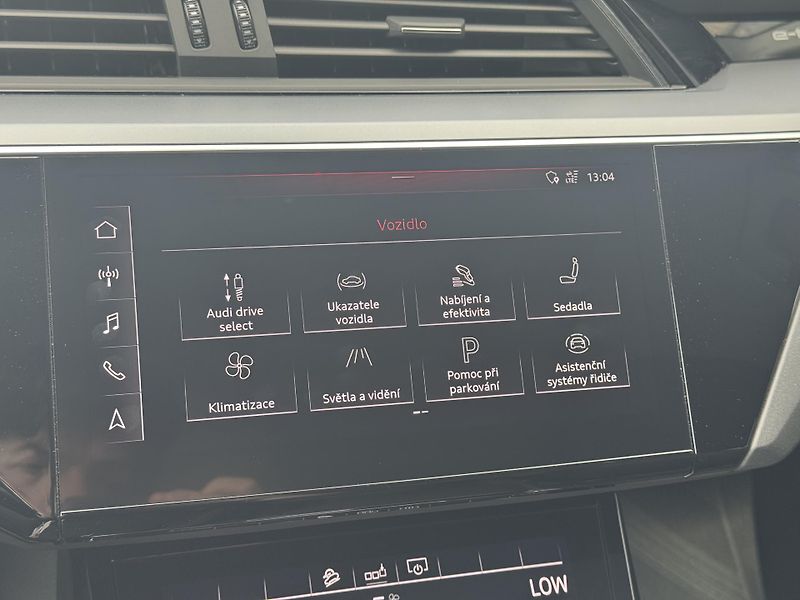 Audi e-tron (2020) Quattro 230kW Advanced, PANO - fotka 37 z 54