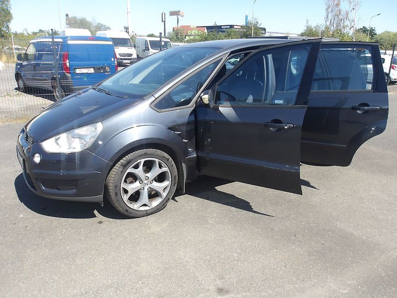 Ford S-MAX 2,0TDCi103kW ČR 1.MAJ.!!! - fotka 13 z 27