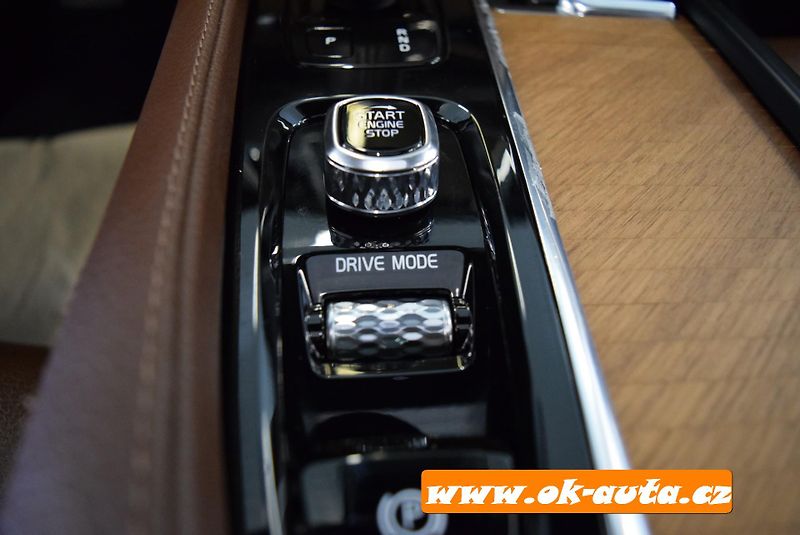 Volvo XC90 2.0 B5 AWD 7 MÍST KAMERA 360°  - fotka 47 z 71