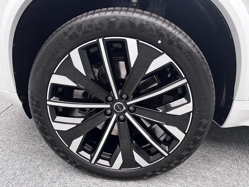 Volvo XC90 (2026) T8 AWD Plug-in BRIGHT PLUS 7m - fotka 25 z 25