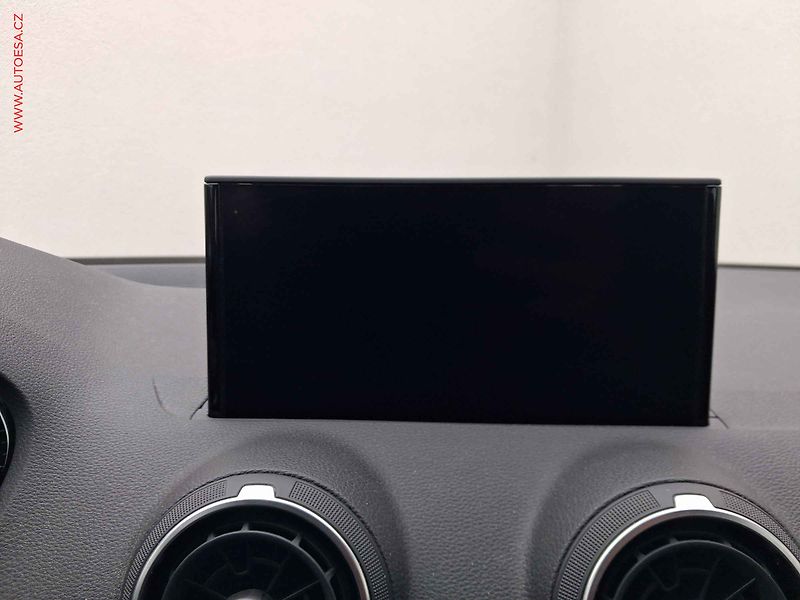 Audi Q2 (2018) 2.0 TFSi quattro, AT, LED - fotka 15 z 20