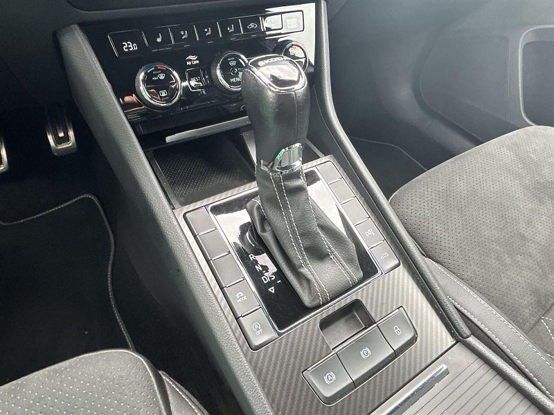 Škoda Superb (2023) Combi 2.0 TDI DSG Sportline - fotka 15 z 33