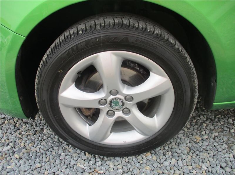 Škoda Fabia 1,2 TSI, klimatizace, serviska - fotka 23 z 33