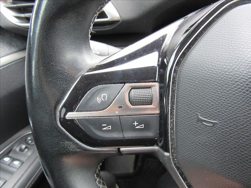 Peugeot 3008 1,2 96kW Allure 1.majitel - fotka 21 z 34