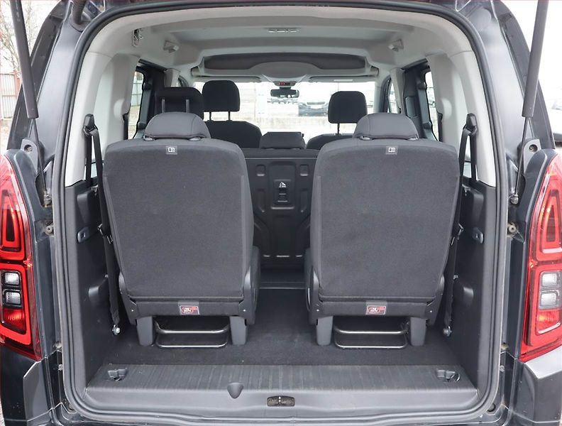 Opel Combo (2020) Edition 1.2 Turbo, 7Míst, 1Maj - fotka 12 z 18