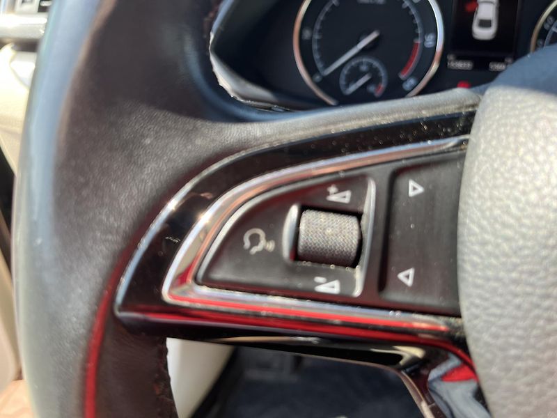 Škoda Superb 2.0 TDi DSG Style Plus - fotka 31 z 38