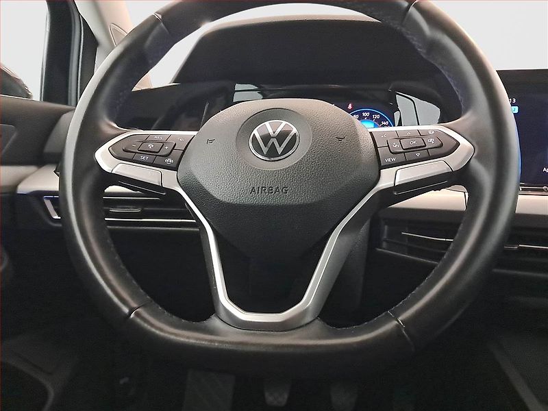 Volkswagen Golf (2022) Life 1.0 TSI, Tempomat - fotka 16 z 16