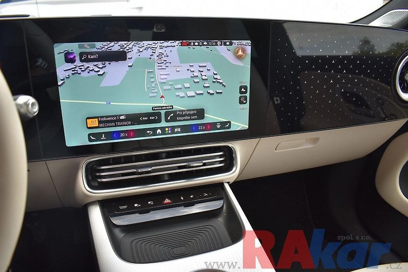 Mercedes-Benz CLA 350 EQ 4matic, Premium+/5let z - fotka 19 z 28