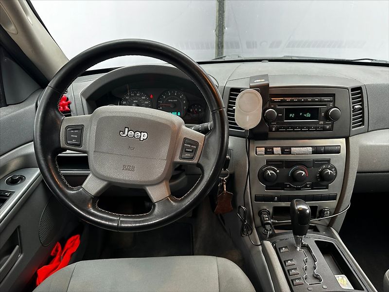 Jeep Grand Cherokee 3,7 154kW-LPG-SERVIS!! - fotka 17 z 37