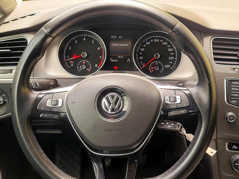Volkswagen Golf 1,2TSi *SERV.KNIHA*            - fotka 38 z 45
