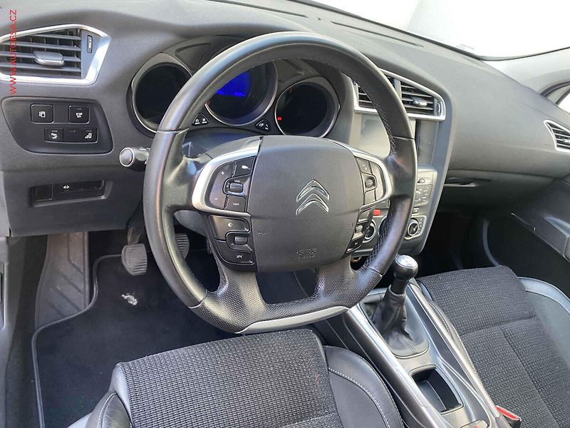 Citroën C4 (2011) 1.6VTi, 1.maj,ČR, Bixen, navi - fotka 13 z 20
