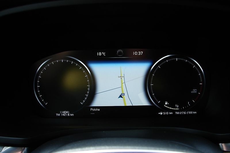 Volvo V60 CC 2.0B4 AWD MildHybrid ZADÁN! - fotka 19 z 46