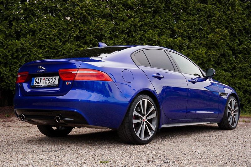 Jaguar XE S SUPERCHARGED DPH - fotka 11 z 33