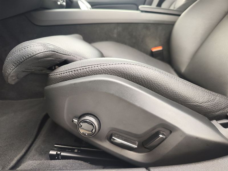 Volvo V60 B4 2.0/145kW Inscription AT - fotka 34 z 37