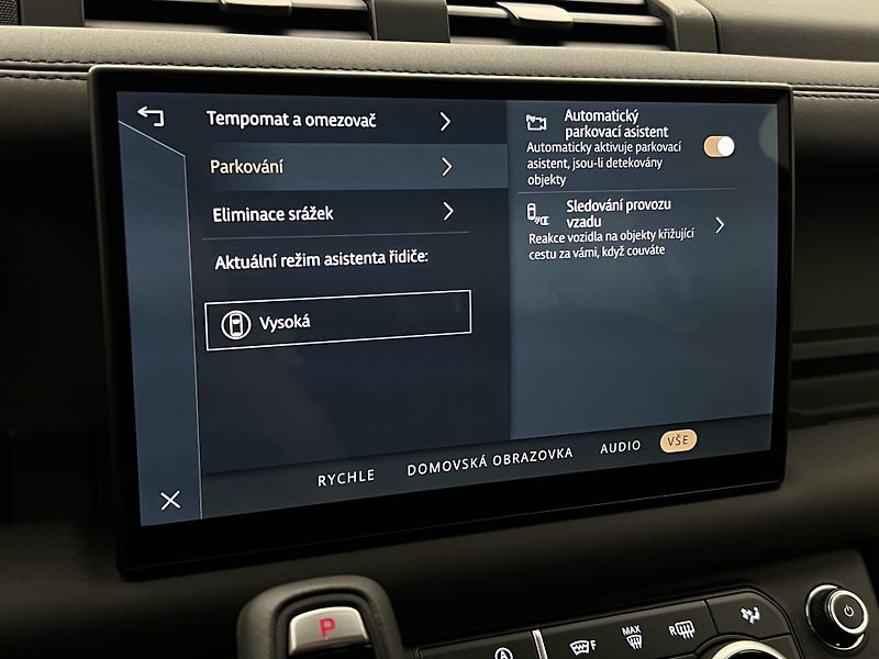Land Rover Defender 110 D300 X-DYNAMIC SE 1. maj. - fotka 39 z 45
