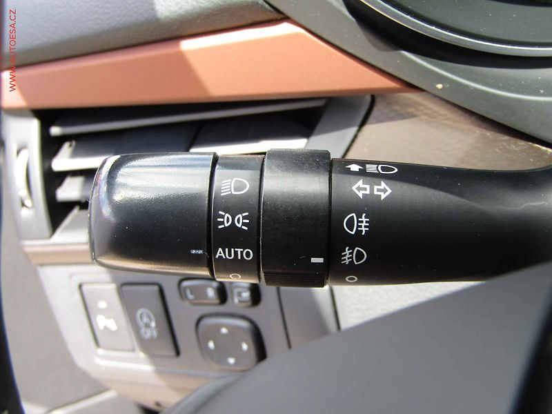 Toyota Avensis (2015) 2.0 D, ČR - fotka 12 z 18