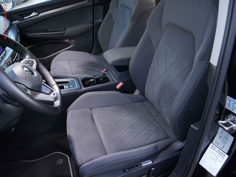 Volkswagen Golf (2021) 1.5TSi, ČR, DSG, LED - fotka 9 z 19