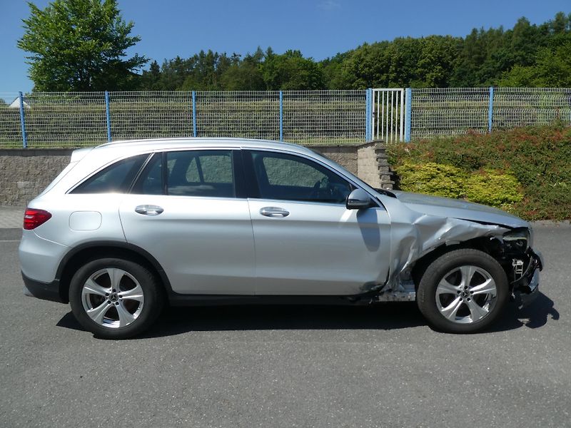 Mercedes-Benz GLC 350D 190kW 4x4  panorama závěs - fotka 3 z 15