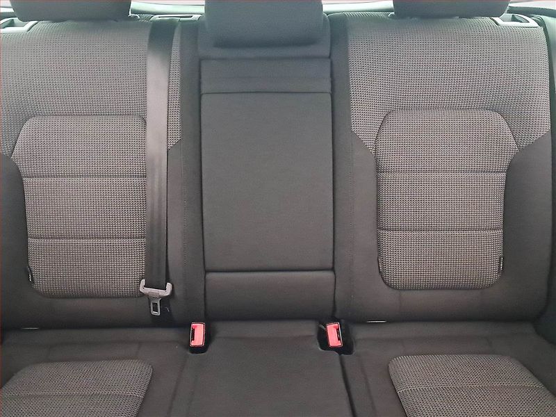 Volkswagen Passat (2013) 2.0 TDI, Automat, Navi - fotka 10 z 16