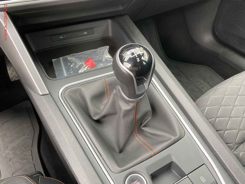 Seat Leon (2020) 1.5 TSi, FR, LED, TZ - fotka 16 z 19