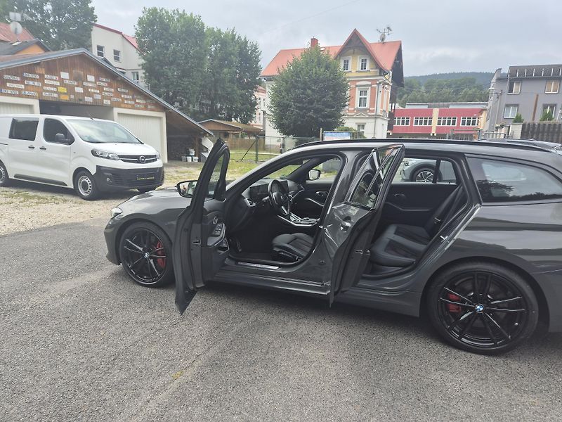 BMW Řada 3 TOURING 330D M SPORT 210kw 19A - fotka 13 z 50