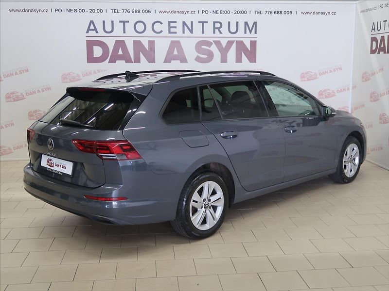 Volkswagen Golf 2,0 TDI Life DSG 1.majitel - fotka 4 z 35