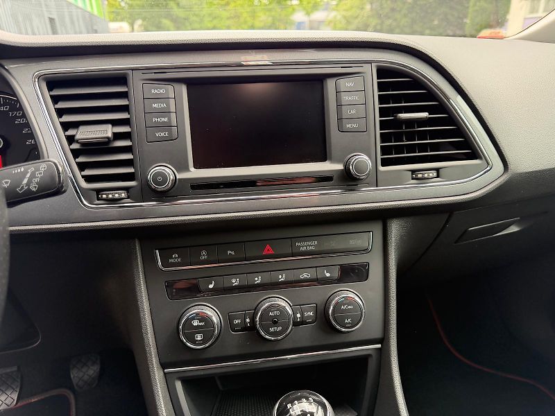 Seat Leon FR 2.0TDI LED 1.majitel - fotka 22 z 23